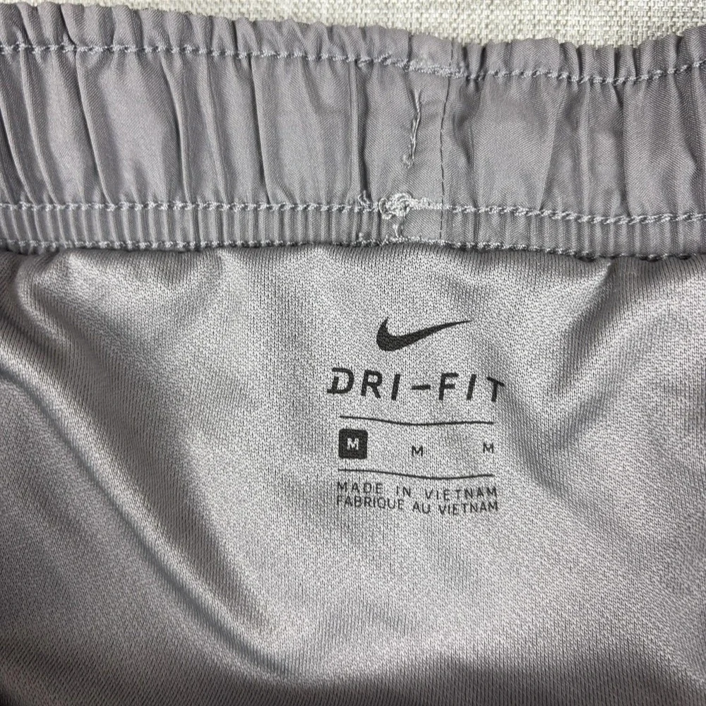 Nike Dri-FIT Running Shorts Womens M Gray 3 In Lined Athletic Pockets DB4487-067